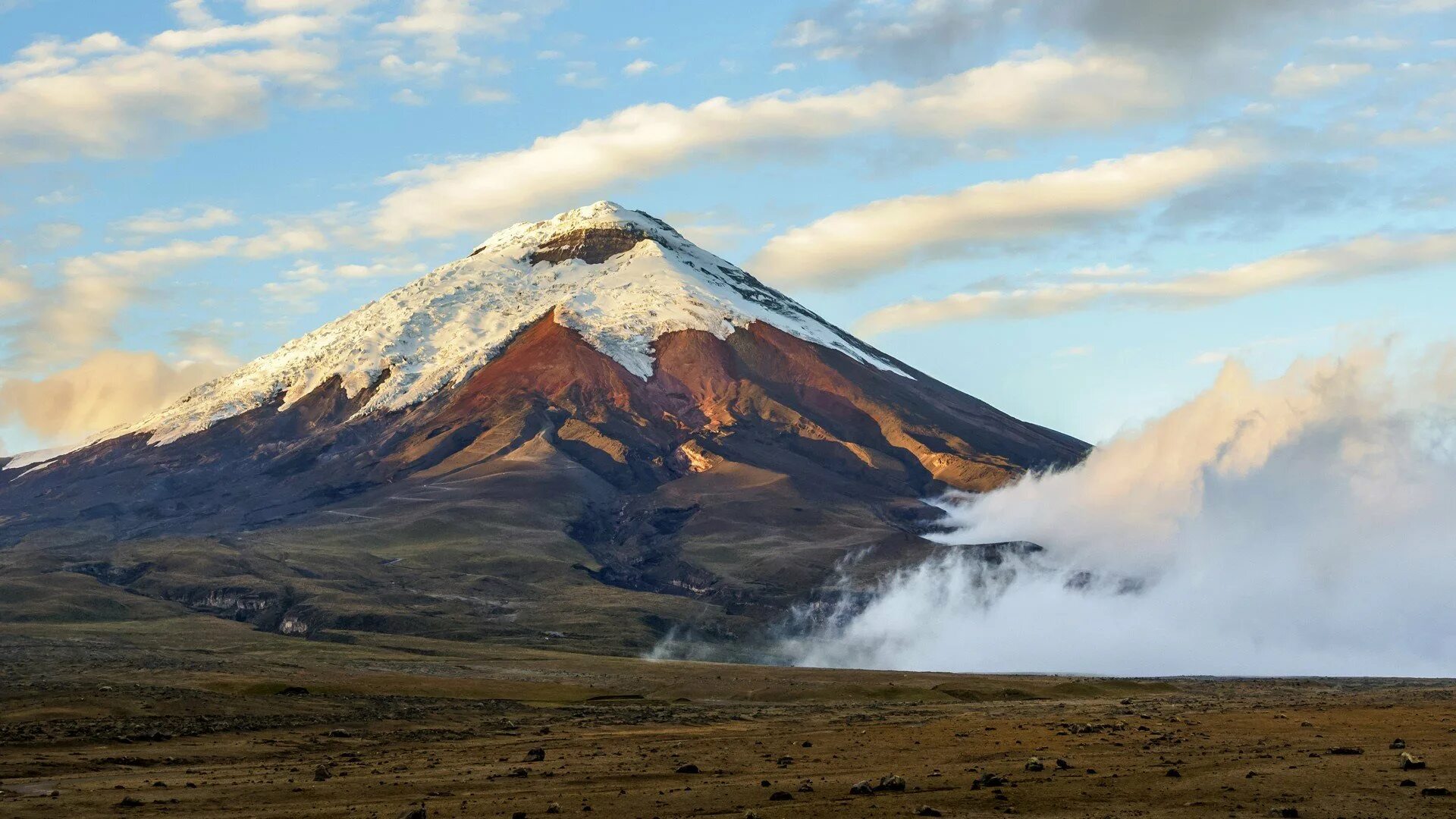 Какие вулканы в северной америке действующие. Национальный парк Котопахи, Эквадор. Вулкан Котопахи. Национальный парк Котопахи. Вулканы Льюльяйльяко Котопахи.