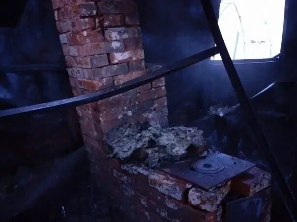 Пожар в волховском районе. Пожар в деревне. бытовые пожары. волхов пожар. пожар волховский район.