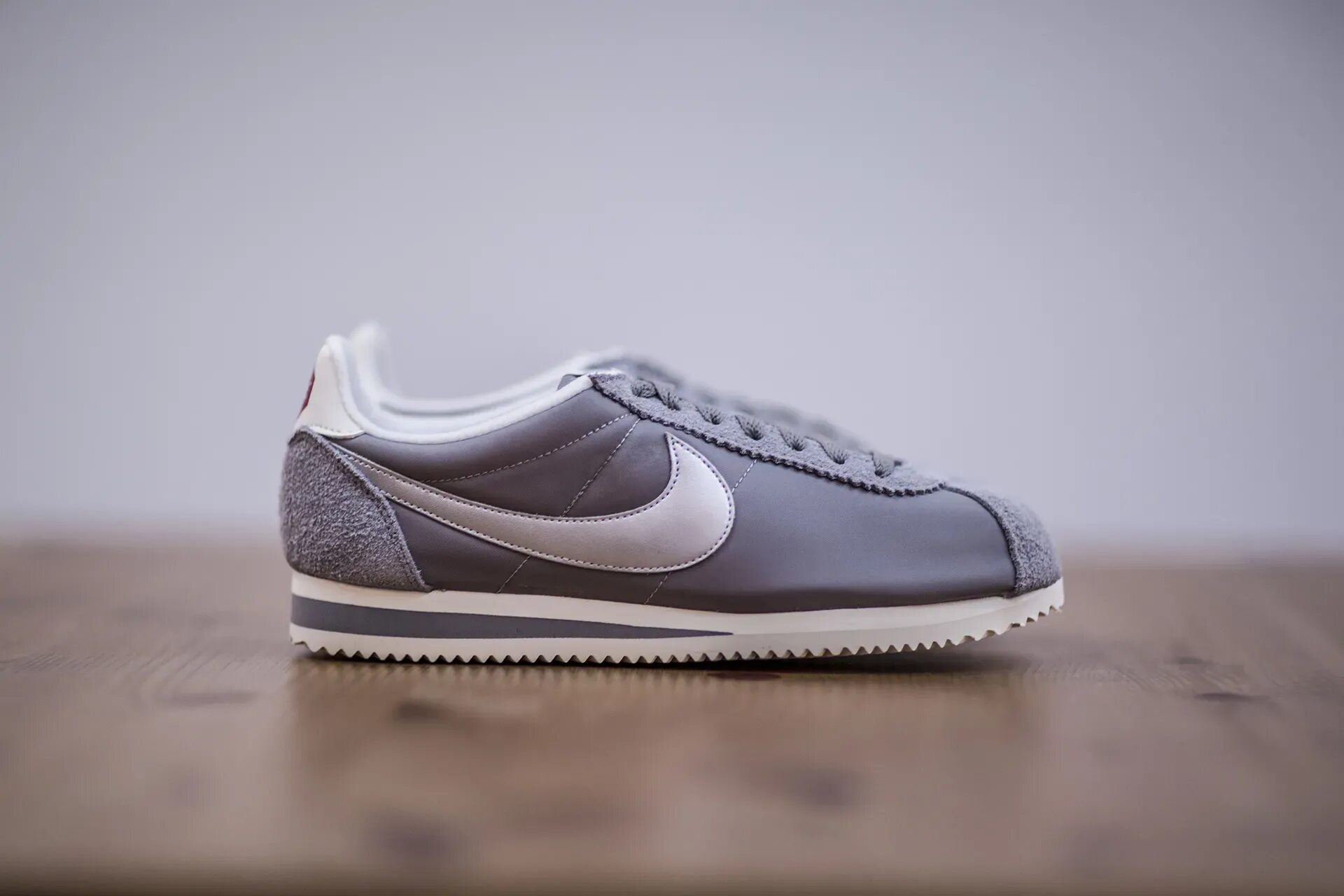 Классические найки. Кроссовки найк Classic Cortez. Кортес Grey найк. Кроссовки Nike Cortez nylon. Кроссовки найк Кортес мужские.