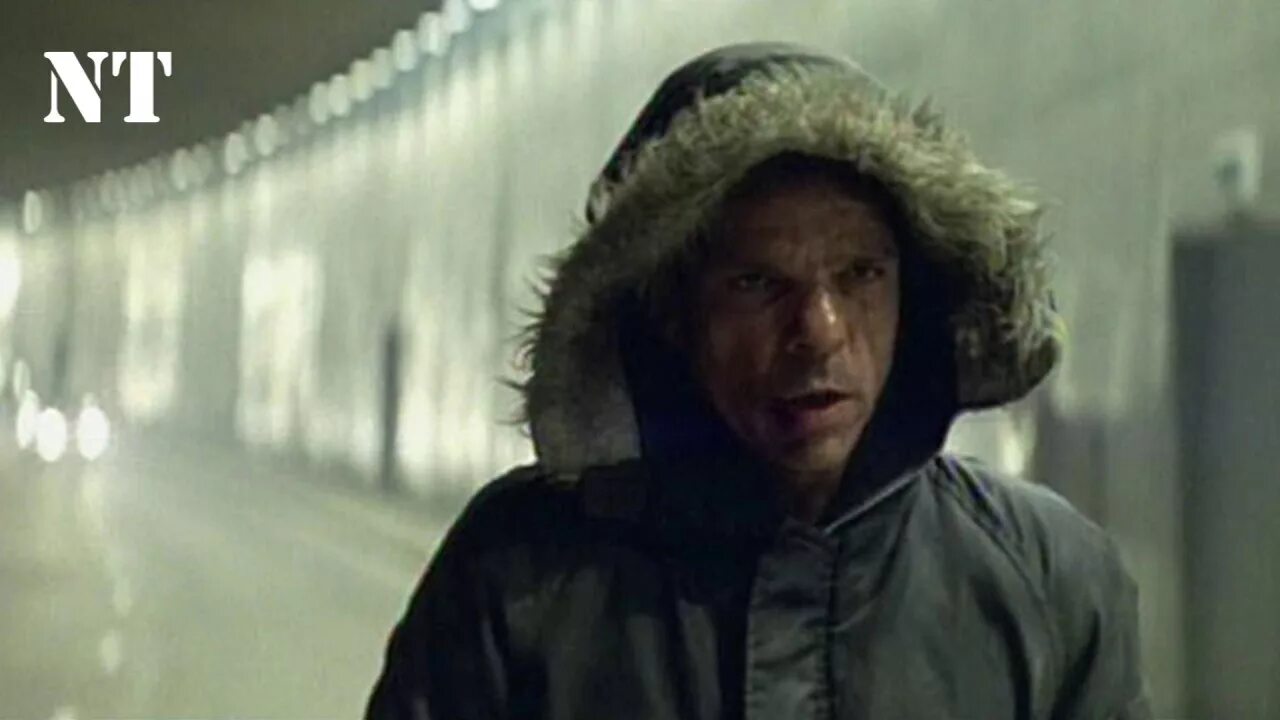 Rabbit in headlights. Unkle thom yorke. unkle rabbit in your headlights. клип про бомжа. unkle бомж клип.
