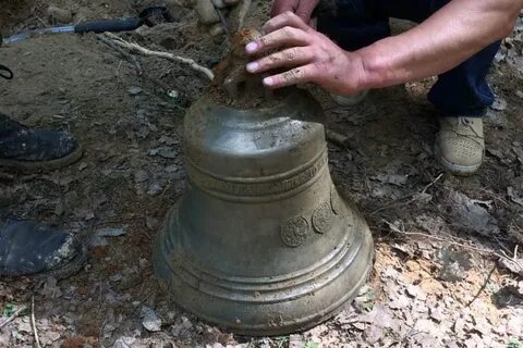 Колокол на дне