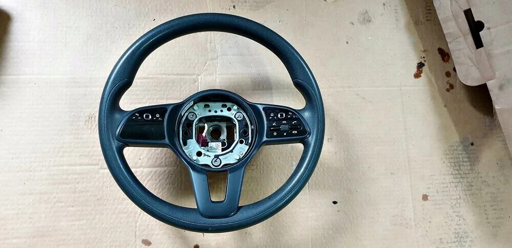 Toyota ist снятие руля. Снять руль спринтер. Мультируль мерседес спринтер 906. Руль мерседес спринтер классик. Снять подушку безопасности с руля тойота королла 120.