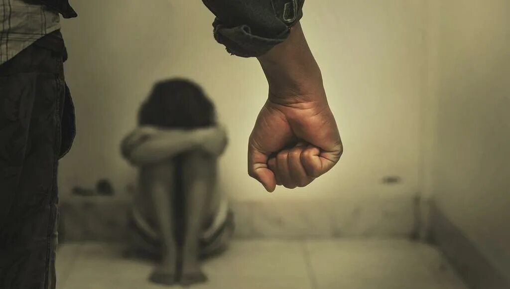 Пьянство в семье. Жертва домашнего насилия. Торговля людьми рабство. Насилие в современном мире. Торговля людьми рабство.