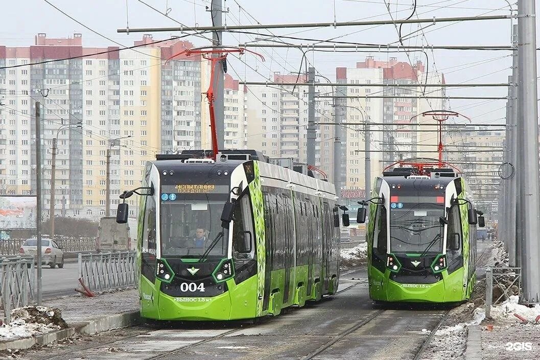 Где едет трамвай спб. Трамвай чижик в санкт-петербурге. stadler b85600m. чижик трамвай в питере. скоростной трамвай чижик.