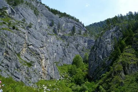 Зубчатые скалы