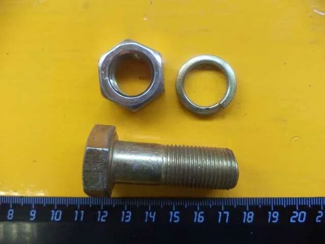 Болт карданного вала газ 3307. Болт карданный с гайкой 52-2203020. Болт карданного вала газ 3307. С гайкой,. 5х42.