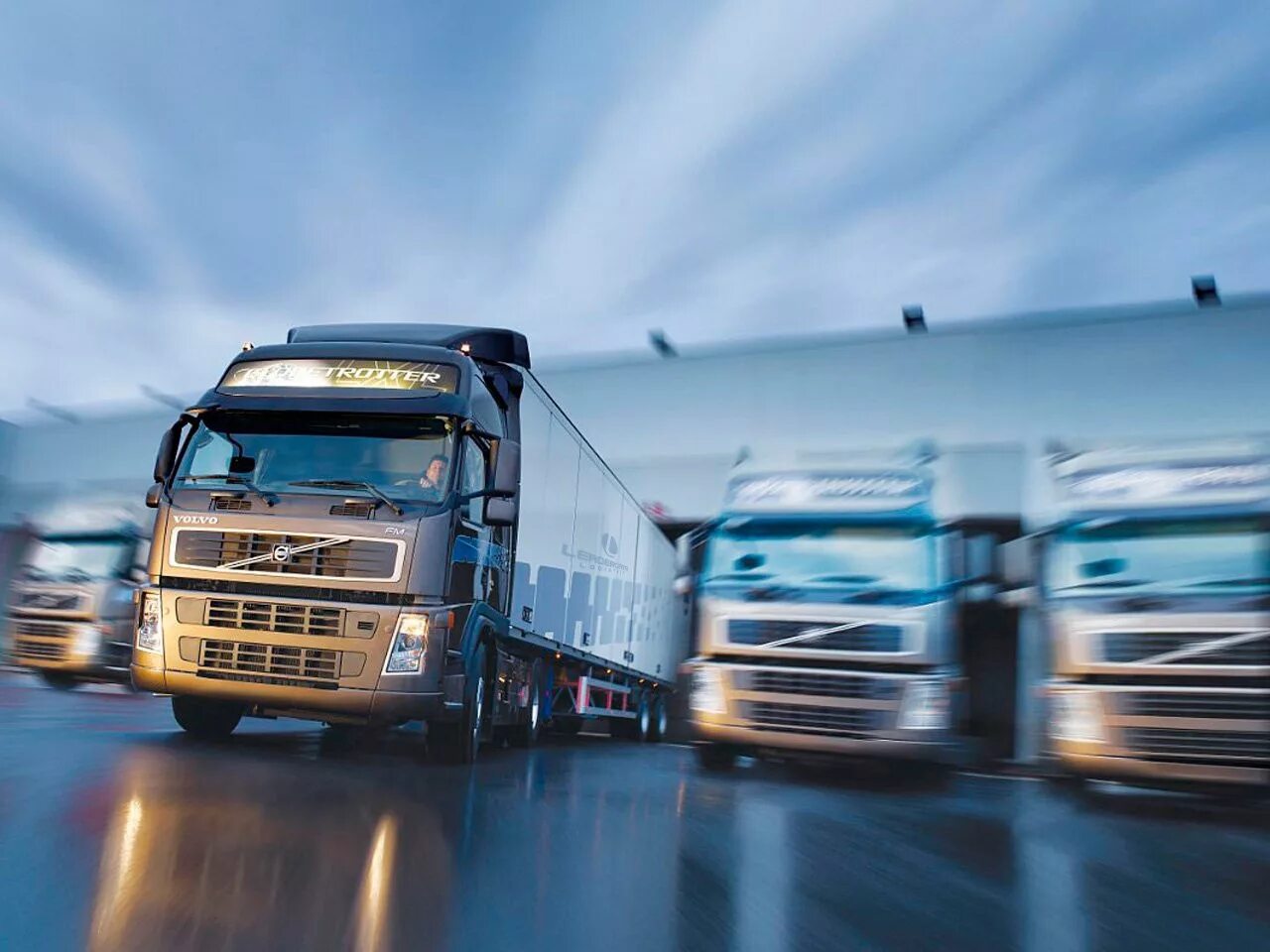 Предоставляем транспортные услуги. Транспортные перевозки. Грузоперевозки грузчики. Международные перевозки. Транспортно-экспедиторские услуги.