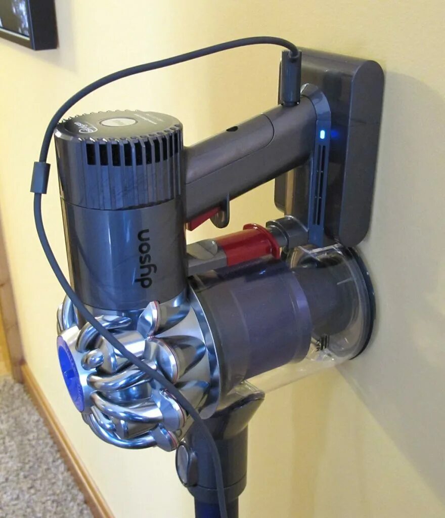 Как подключить пылесос к станции. Dyson dc59. dyson 59. аккумуляторный пылесос дайсон зарядная станция. док станция dyson.