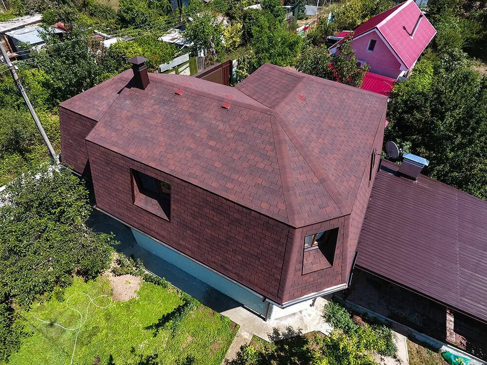 Гибкая черепица certainteed highland slate tudor brown. Фронтон шинглас. Черепица на стену. Гонт дранка. Certainteed highland slate.