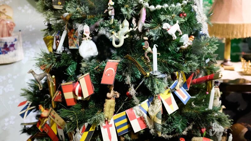 Елка через 100 лет. Елка через 100 лет. Новогодняя книга елка сто лет назад. В коломенском новогодняя выставка. Елка.