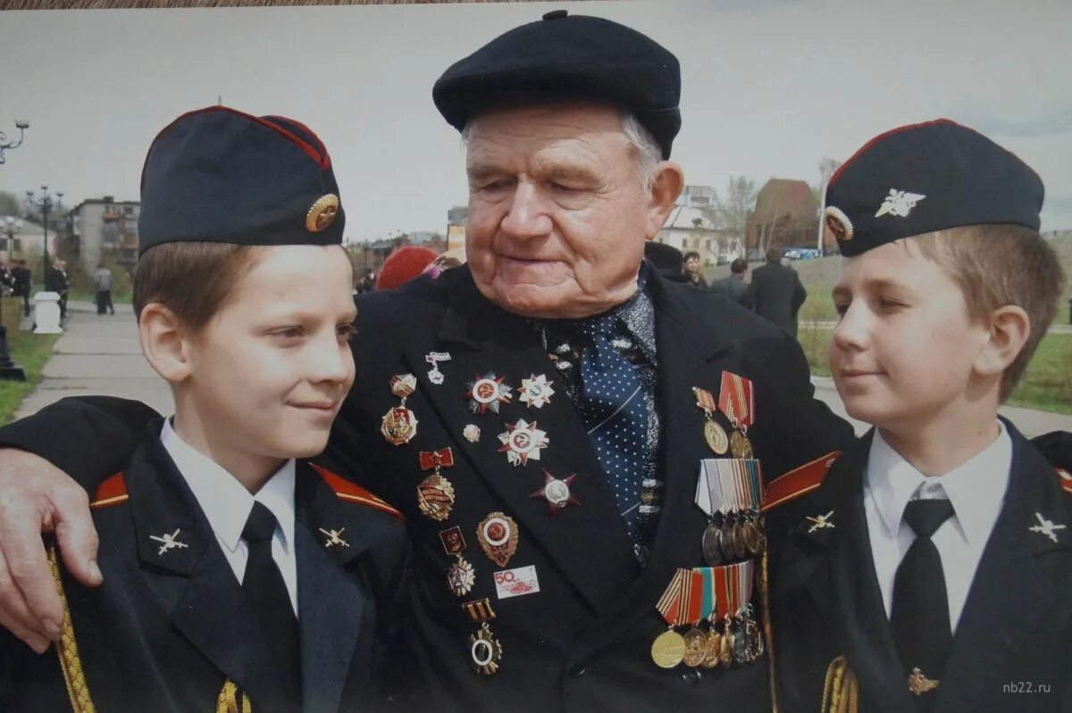 Си цзиньпин на параде победы в москве. Перемиловская высота дмитров. Джордж буш на параде победы 2005. Джордж буш на параде победы 2005. Парад победы 2005.