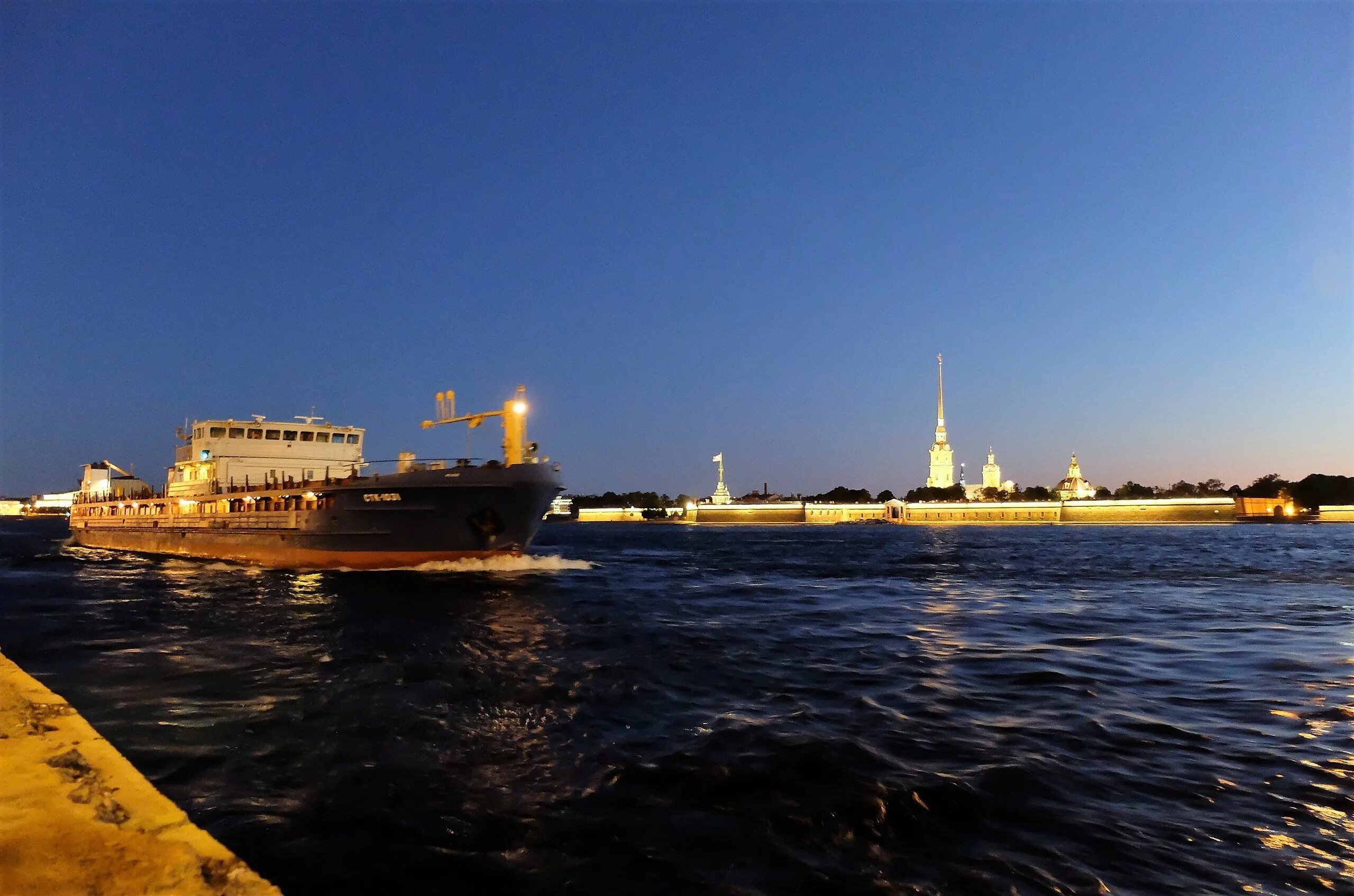 На реке неве на воде. Санкт-Петербург Нева. Нева Троицкий мост. Река Нева. Нева с Троицкого моста.