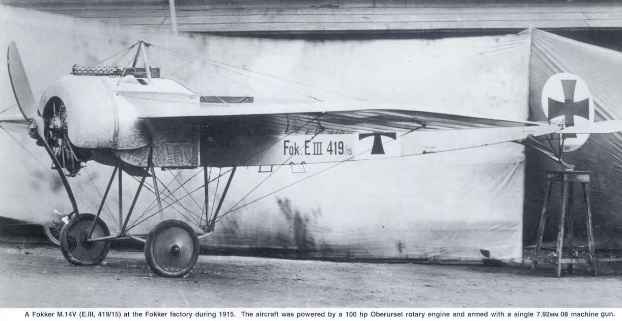 Е 3 самолет. Самолет Фоккер е3. Самолёт Fokker e.III. Фоккер Айндеккер истребитель. Истребитель Фоккер 1915.