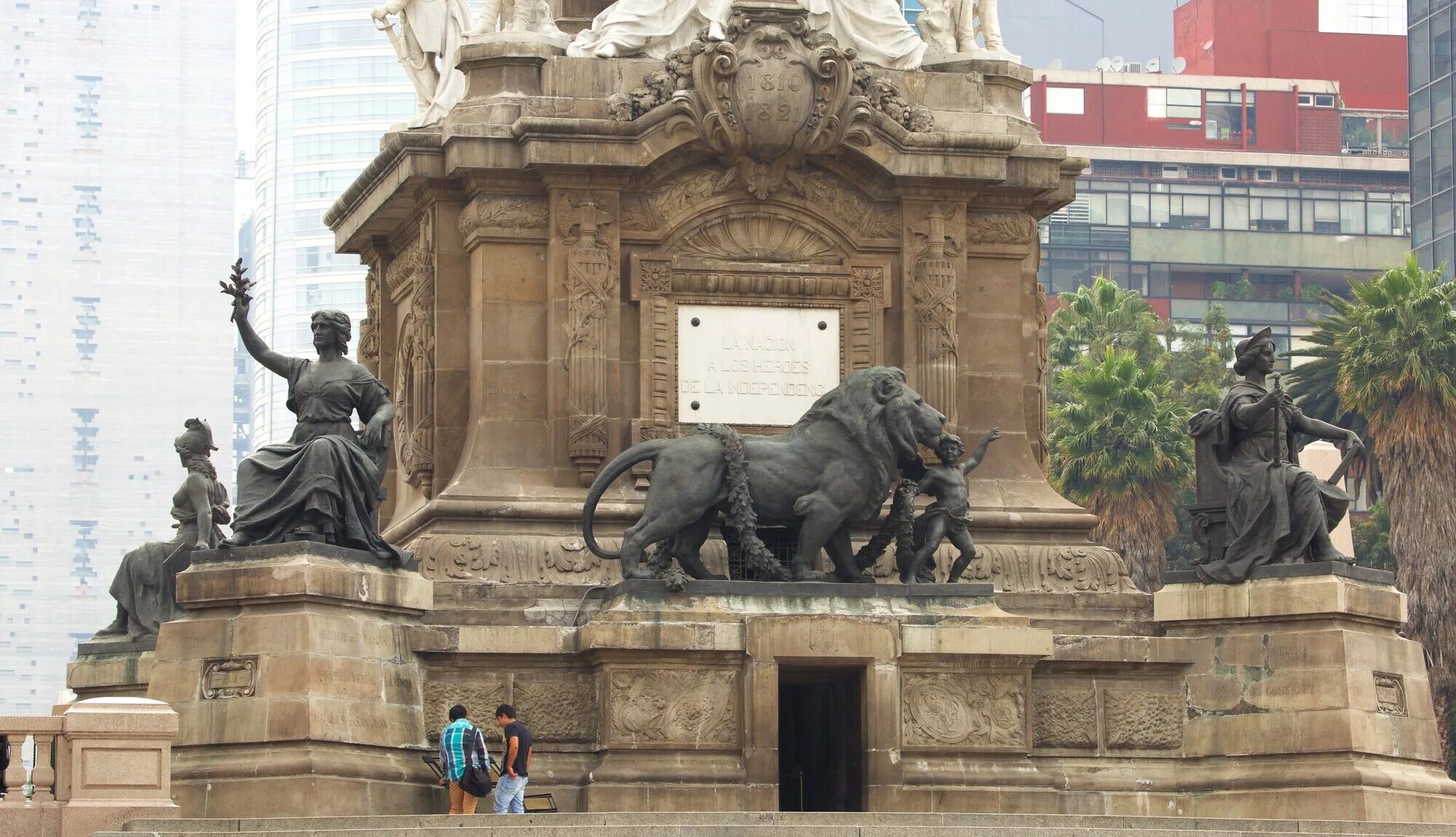 Вершину холма украшает бронзовая. Ангел независимости Мехико. Статуя в Мехико. Монумент в Мехико. Памятники в Мехико.