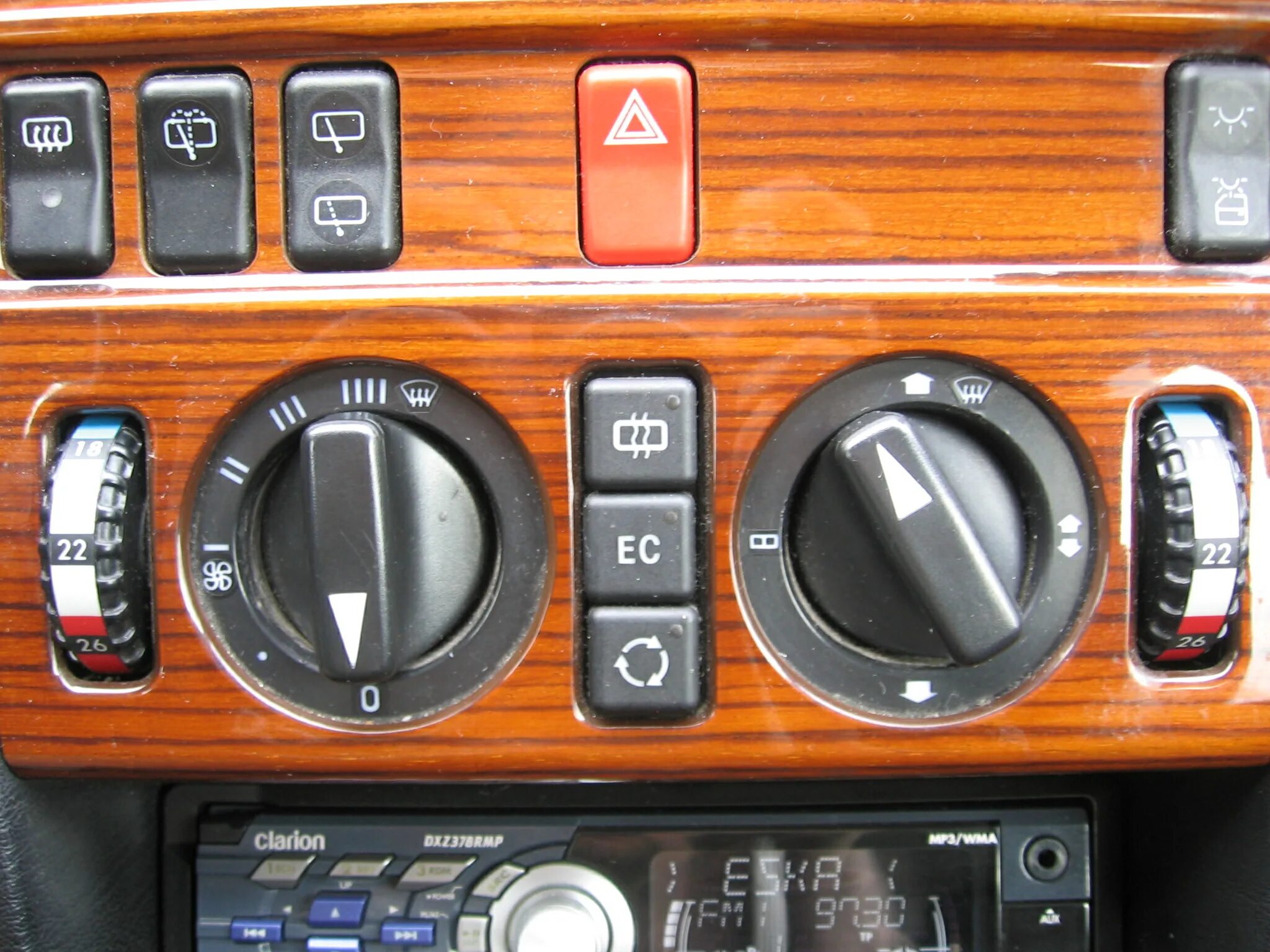 Кнопки управления w124. Кондиционер w124 установка. Кондиционер в сборе. W124 блок кнопок кондиционера. W124 мерседес кондиционер.