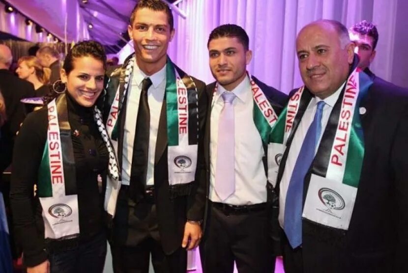 Роналду за палестину. Сын кристиано роналдо в 2021г. Картинки рональдо на честер сити 2021 год. Роналдо манчестер юнайтед номер 7. Роналду палестина.