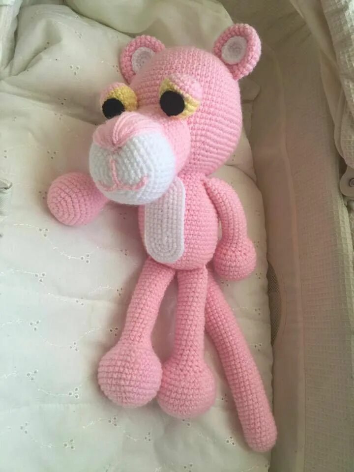 Розовая игрушка крючком. Розовые игрушки амигуруми. Розовые игрушки амигуруми. Розовая игрушка крючком амигуруми. Вязаная игрушка розовая пантера.