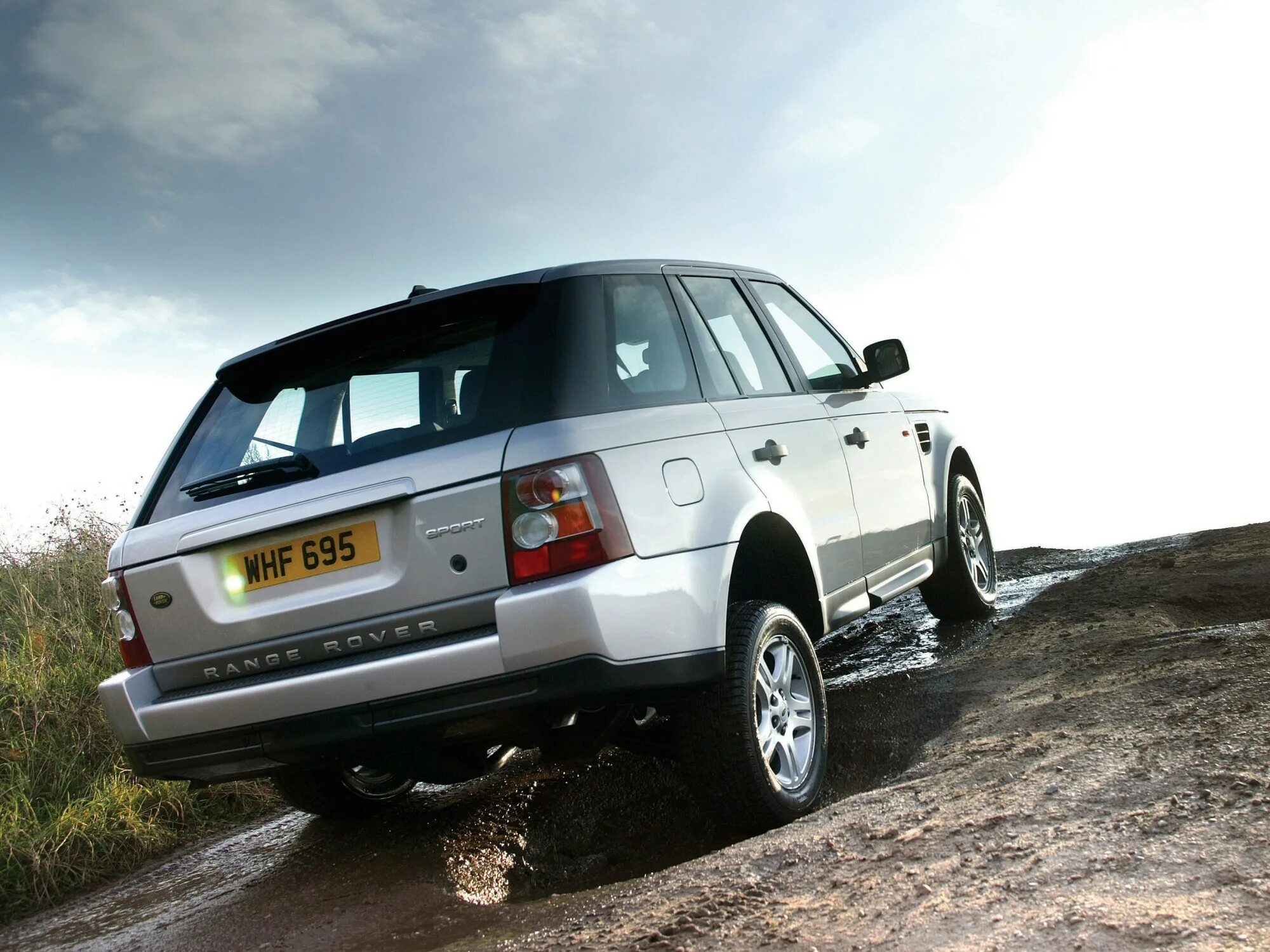 Range rover sport 1 поколение. Ленд ровер рендж ровер 2012. Land rover range rover sport 3. Рендж ровер спорт 3. Land rover sport 2010.
