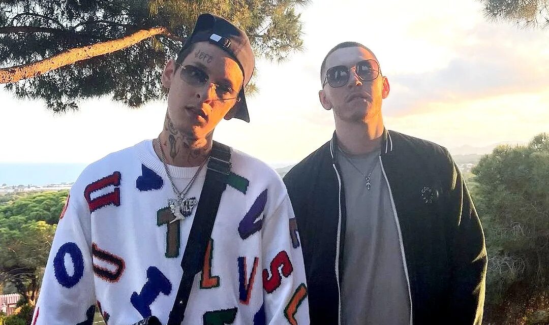 Big baby tape x kizaru. Биг беби тейп кизару бандана. Кизару и тейп. Million big baby tape, kizaru. Бандана big baby tape.