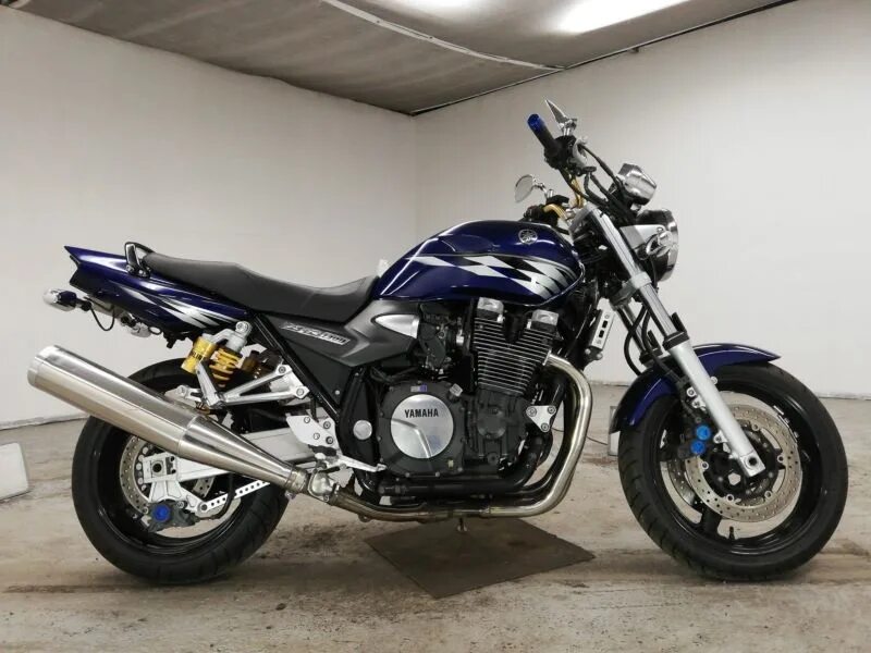 Yamaha XJR 1300. Ямаха XJR 1300 2000г. Мотоцикл Ямаха 1800 кубов. Дорожный 1800 кубов мотоцикл.