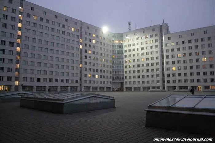 Омоновский городок в строгино. Твардовского, д. Омон строгино здание. Улица твардовского омон строгино. Строгино база омон.