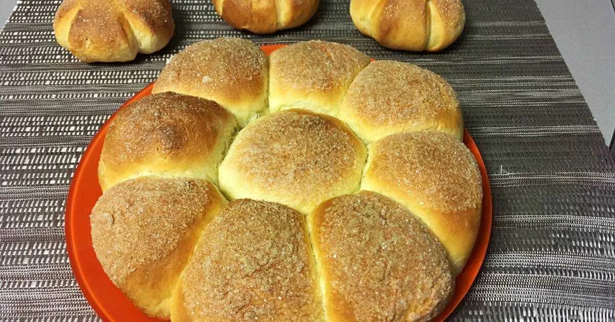 Булочки пышные и мягкие. Несдобные булочки. сахарные булочки. булочка с шоколадной начинкой. сахарные булочки на сковороде.