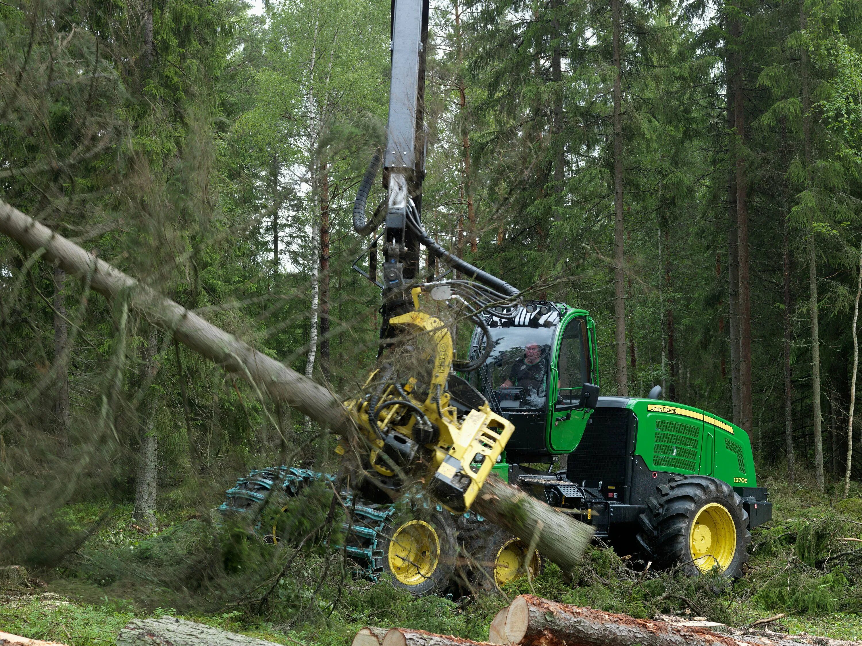 Харвестер John Deere 1270g. Форвардер John Deere 1270g,. Харвестер Джон Дир 1270g кабина. Харвестер John Deere 1070g кабина.