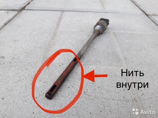 Датчик уровня масла рено меган 2 1. Масляный щуп рено сценик 2. Сценик уровень масла. Renault laguna 2 щуп уровня масла. 4.