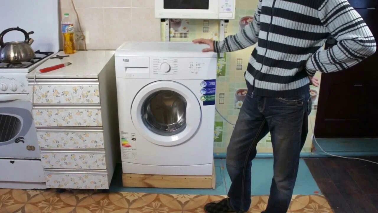 Как закрепить машинку. Подставка под машинку автомат. подставка для машинки стиральной автомат. закрепить машинку стиральную. зафиксировать стиральную машину.