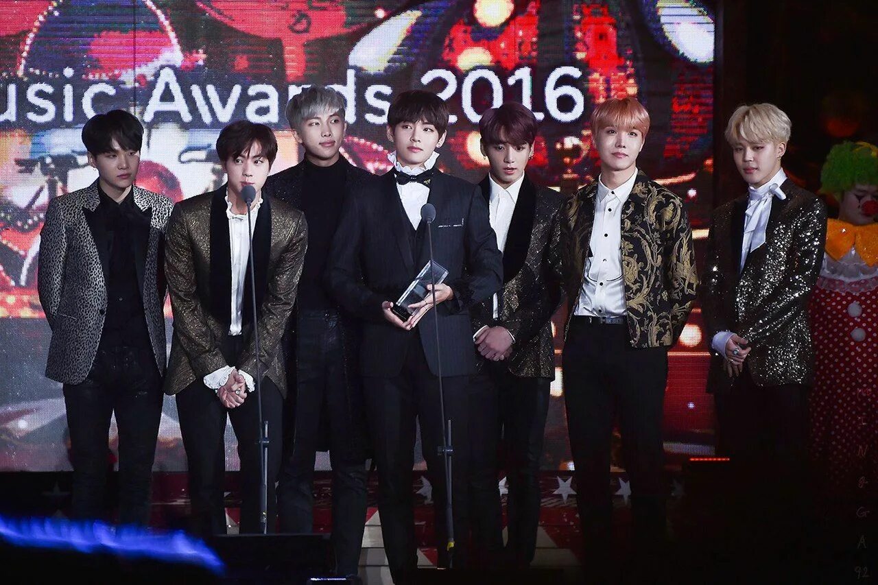 Bts awards. 2016 Melon Music Awards БТС. Melon Music Awards 2016 BTS. BTS дэсан 2016. BTS MMA 2016.