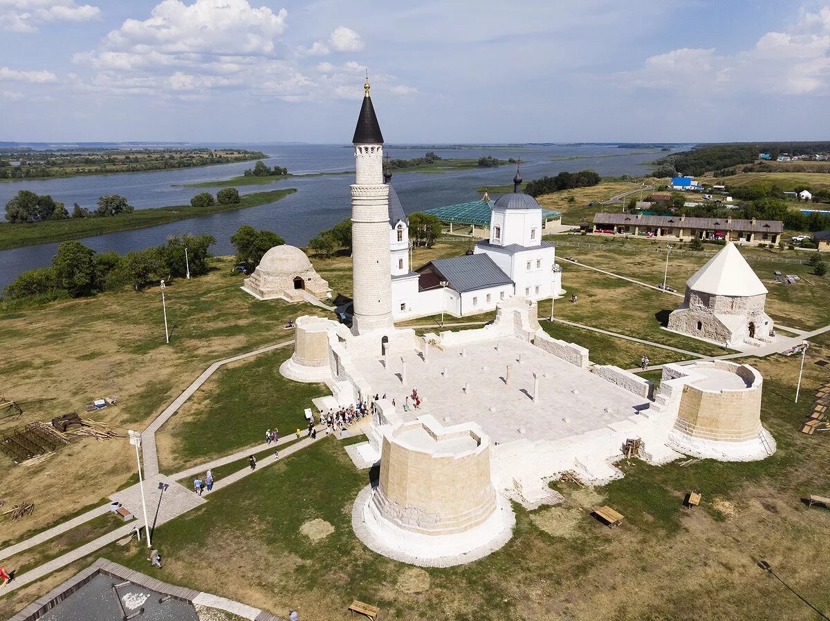 Экскурсия в болгар из казани. Городище Булгар Татарстан. Великий Болгар Казань. Болгарский историко-археологический комплекс Болгар Татарстан. Музей заповедник Булгар Казань.