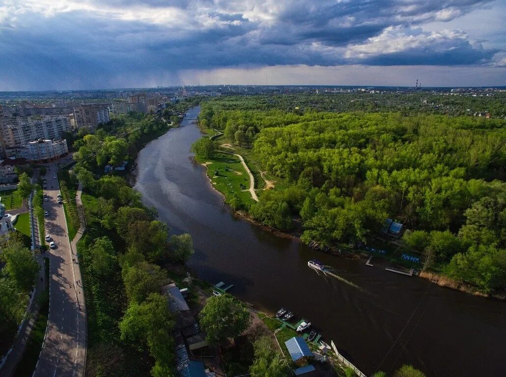 Тамбов река цна. Река Цна Тамбов. Тамбов река Цна набережная. Тамбов набережная канала реки Цны. Река Цна Тамбовской области вид сверху.