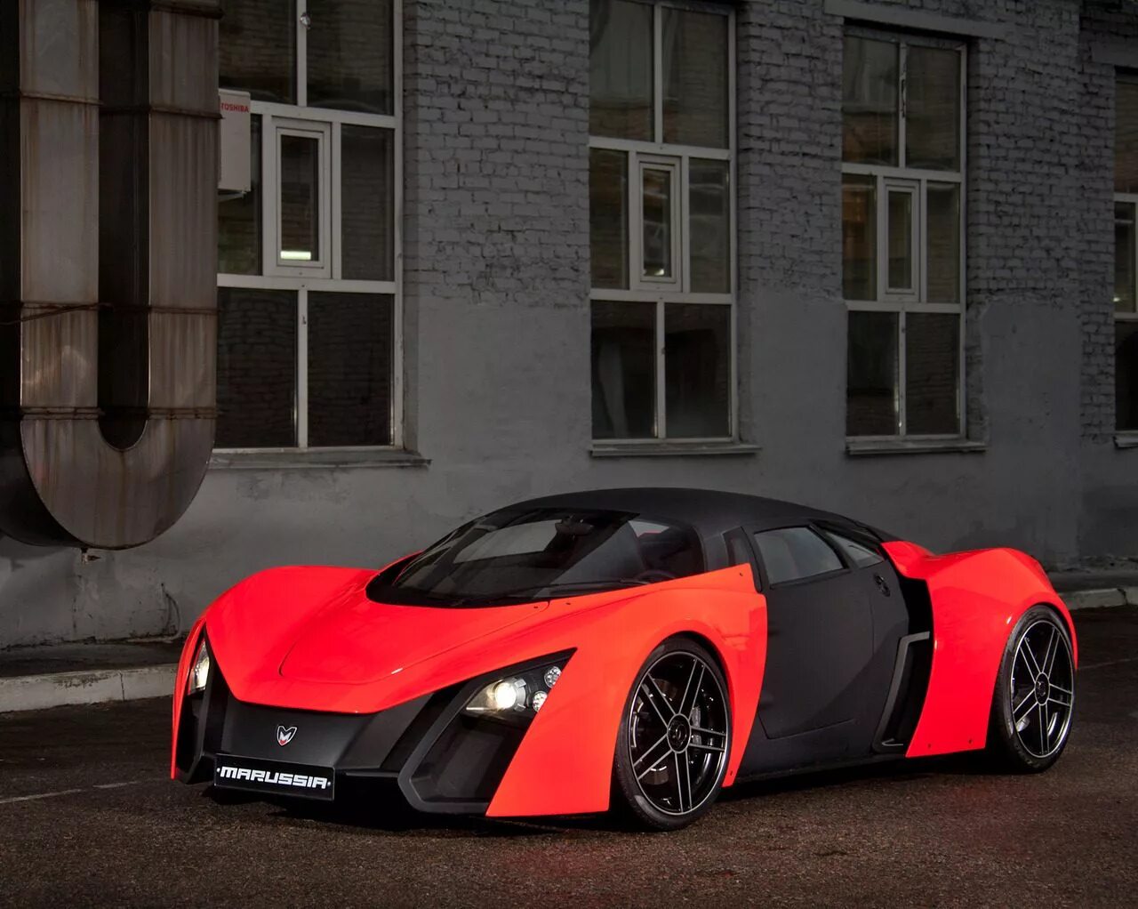 Машина хотя в россии. Marussia b2. Спорткар Marussia. Marussia b2 (4114-000010-01) '2009. Marussia b2 2010.