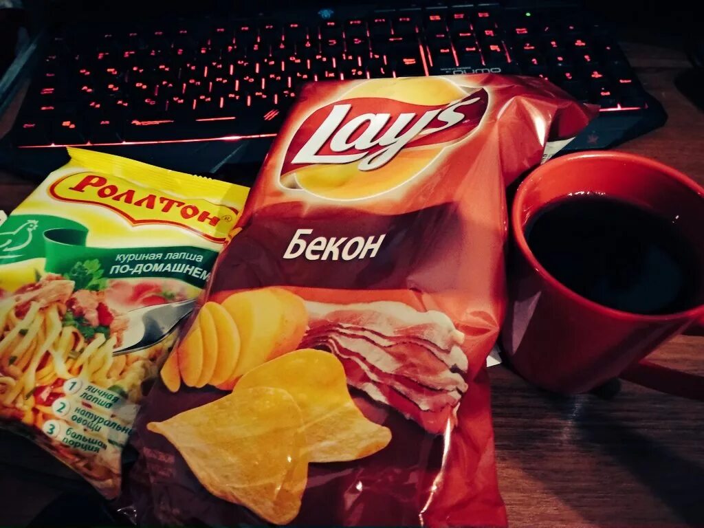 Чипсы кол. Чипсы пепси. Чипсы и кола. Чипсы. Чипсы и кока кола.