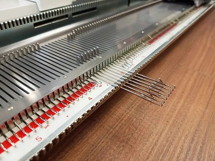 Вязальная машина фото. Вязальная машина silver reed sk280. вязальная машина silver reed sk 280 однофонтурная. вязальная машина silver reed 840. вязальная машина silver reed sk 840.