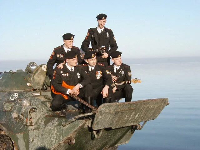 Черные береты каспия. Концертная группа черные береты морской пехоты. Группа «черные береты каспия». Концертная группа черные береты морской пехоты. Группа морпехи.