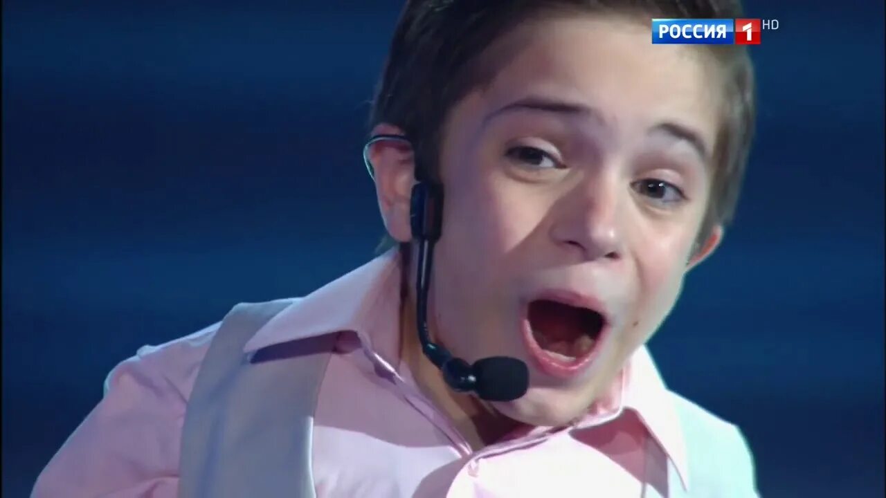 Лема нальгиева 2023. Весь зал плачет. Зал плакал поют. Зал плакал поют. Зал плакал поют.