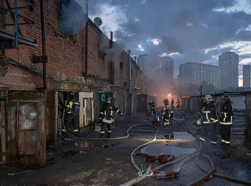 Горят три дома в москве. Пожар в Очаково. Пожар на Озерной улице 2009. Пожар в Очаково Матвеевское. Пожар в Очаково сейчас.