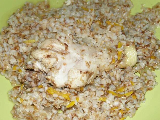 Куриная грудка с гречкой. Курица с гречкой в мультиварке. Гречка в мультиварке с курицей и морковью. Гречка с индейкой в духовке. Гречка с курицей в мультиварке.