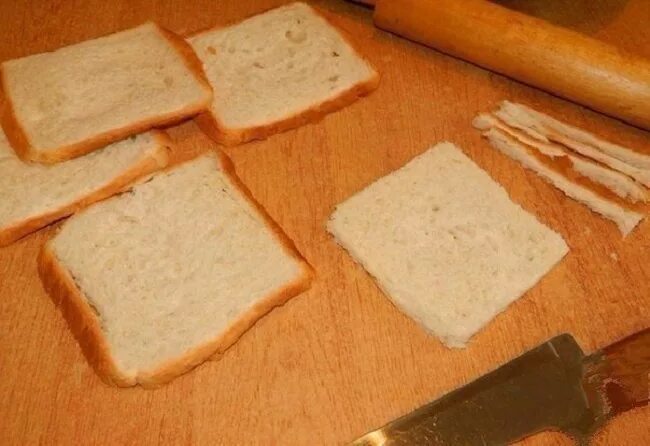 Тостовый хлеб с сыром. Бутерброды из тостового хлеба. Бутерброды с тостерного хлеба. Горячие бутерброды-трубочки. Бутерброды из тостового хлеба в духовке.