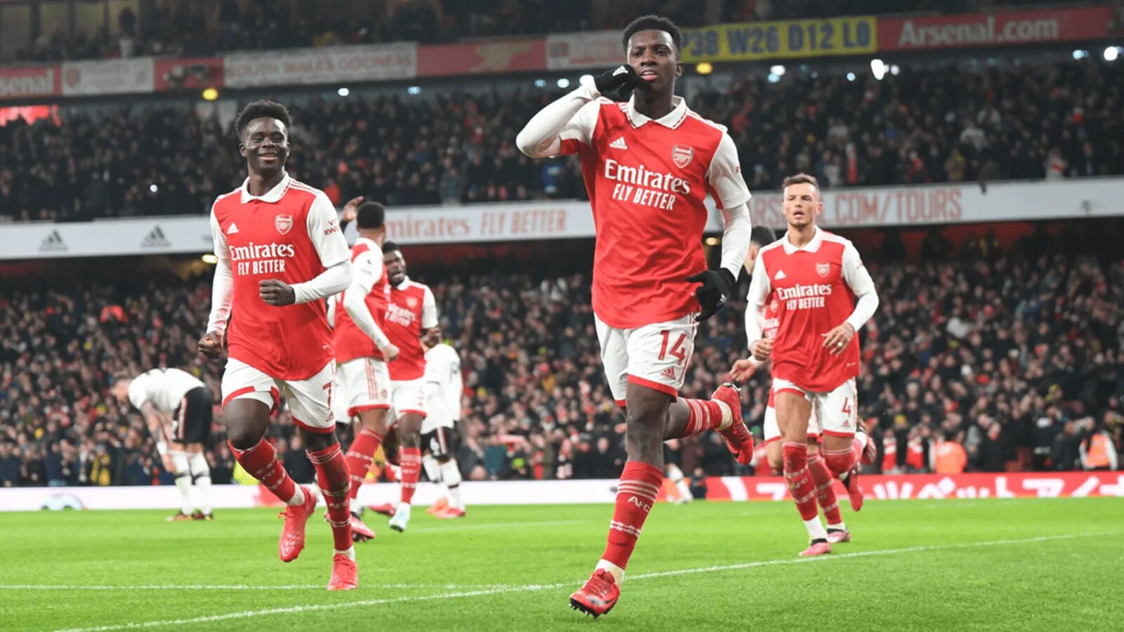 Арсенал arsenal. Рэшфорд манчестер юнайтед. маркус рашфорд манчестер юнайтед. нкетиа арсенал. арсенал против манчестер юнайтед.
