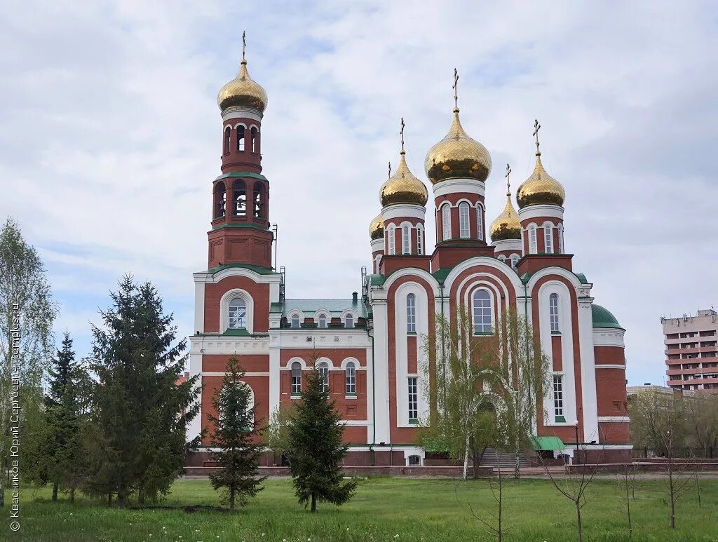 Храм левый берег. Храм Рождества Христова Омск. Комплекс Христо-Рождественского собора Омск.