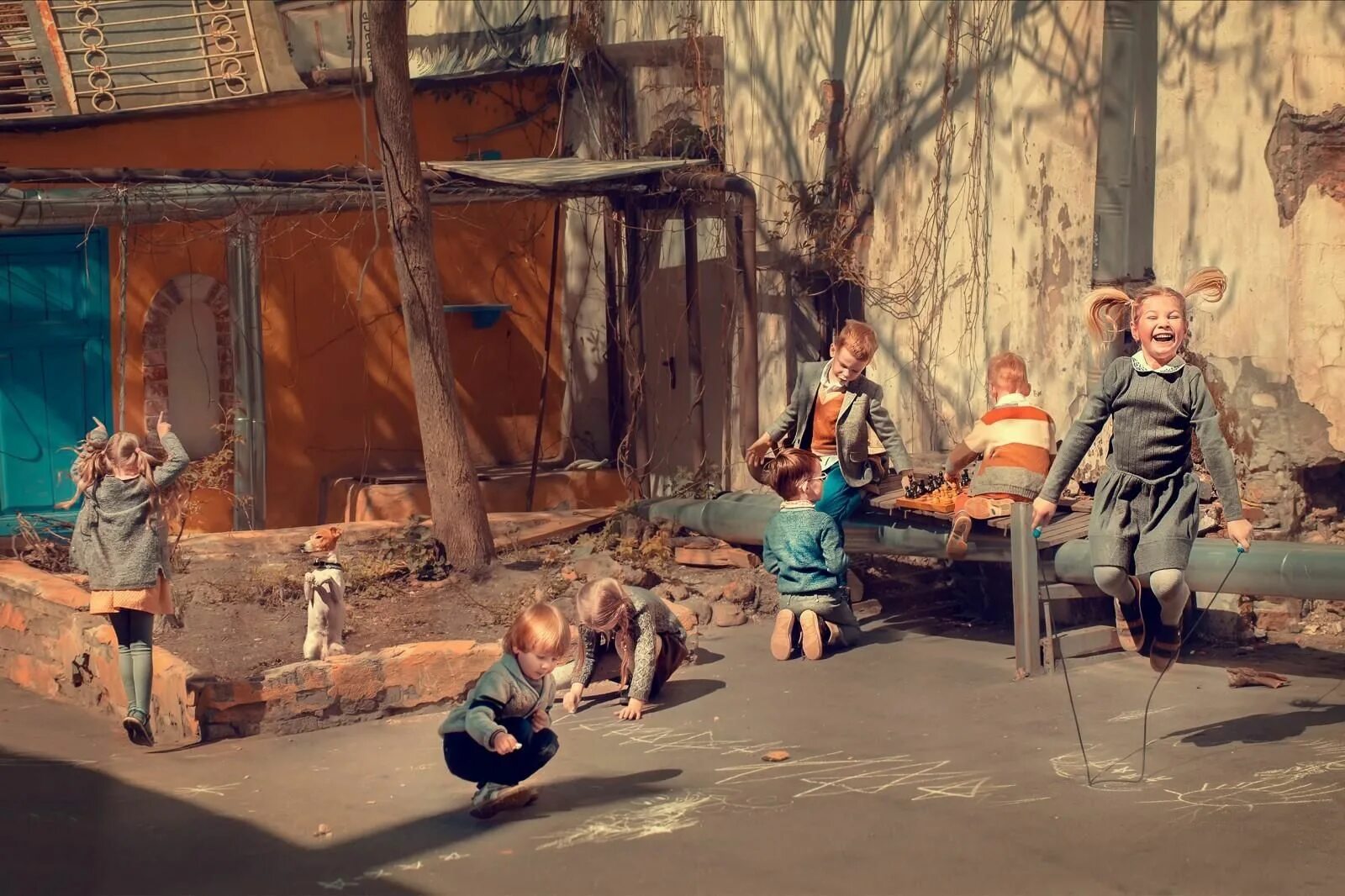 Уличная детвора проводившая все время. Советское детство во дворе. Двор детства. Советские дети во дворе. Старые детские дворы.