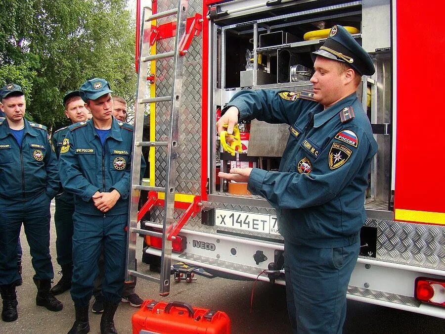 Пожарная служба. Пожарный МЧС. Пожарный пост. Помещение пожарного поста. Служебные обязанности пожарного