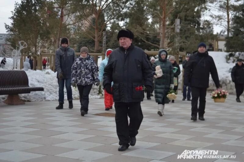 Зимняя вишня виновные. Зимняя вишня пожар суд. Начальник зима.