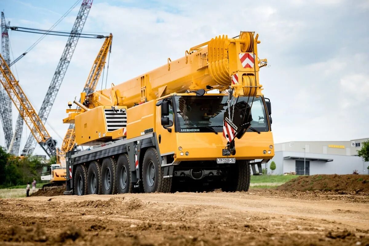 Liebherr LTM 1100-5.2. Liebherr LTM 1100. Кран Liebherr LTM 1100. Либхер кран 100 тонн.