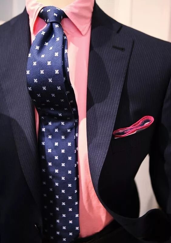 Прикид на свадьбу мужской гость. Should tie. Презентабельный мужчина. Галстук мужской. Парень в костюме без лица селфи.