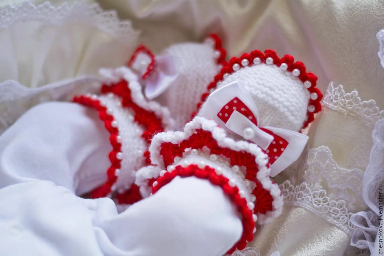 Красивые пинетки для новорожденной девочки. Пинетки для девочки новорожденной. Пинетки крючком для новорожденных. Красивые пинетки для новорожденной девочки. Пинетки на выписку.