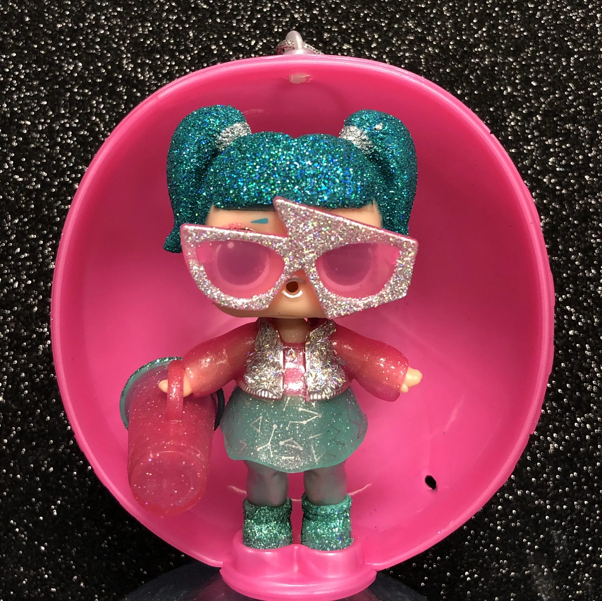 Кукла лол glam glitter. T. Куклы лол блинг блинг. Кукла lol sparkle. Кукла лол квин вектор.