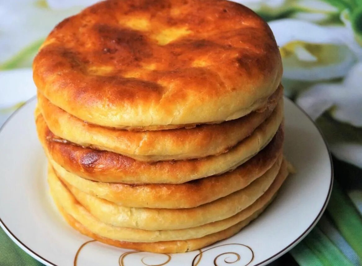 Лепешка с медом. Картофельная лепешка на дрожжах. Картофельная лепешка на дрожжах. Грузинские лепешки с картошкой. Лепешка-кармашки.